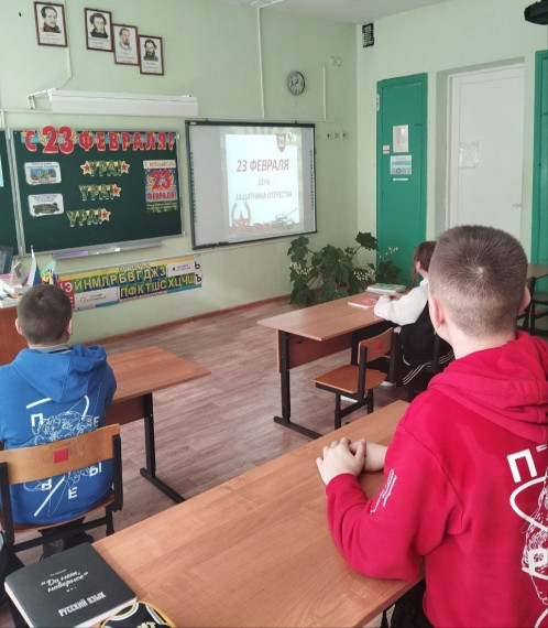В 6 классе прошёл классный час, посвящённый Дню защитника Отечества.