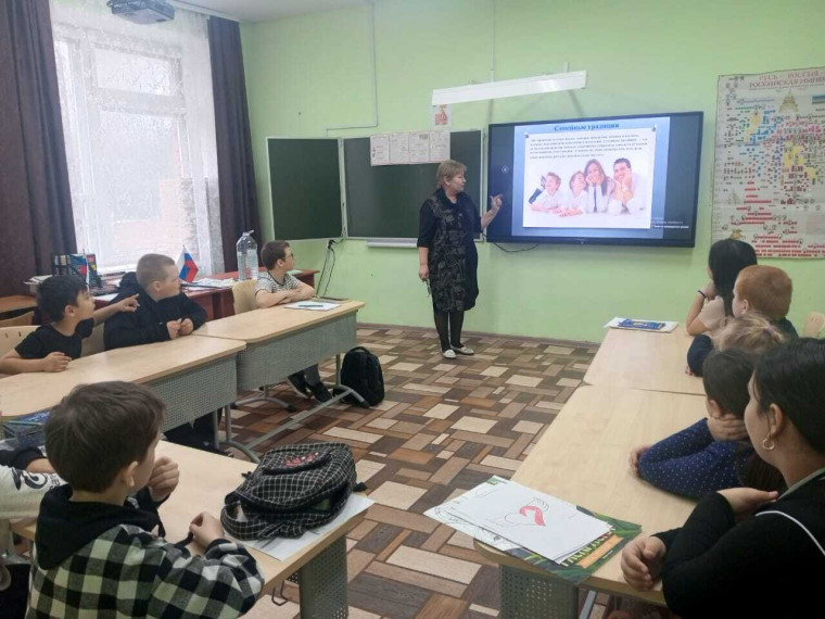 День работника культуры в России.